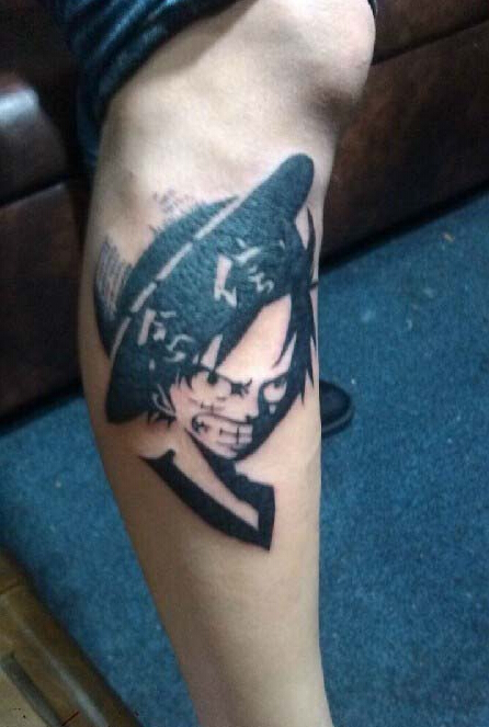 小腿上海贼王路飞纹身图案