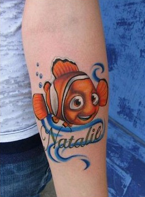 手臂可爱卡通鱼纹身图案