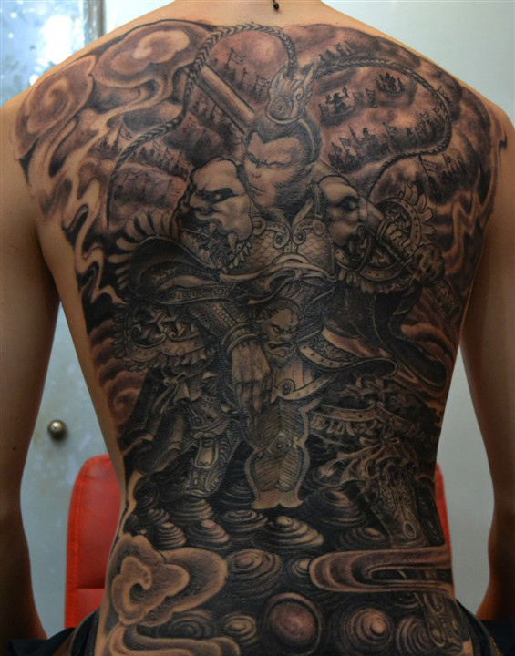 满背斗战胜佛纹身