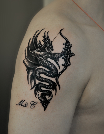 手臂飞龙射箭纹身图案