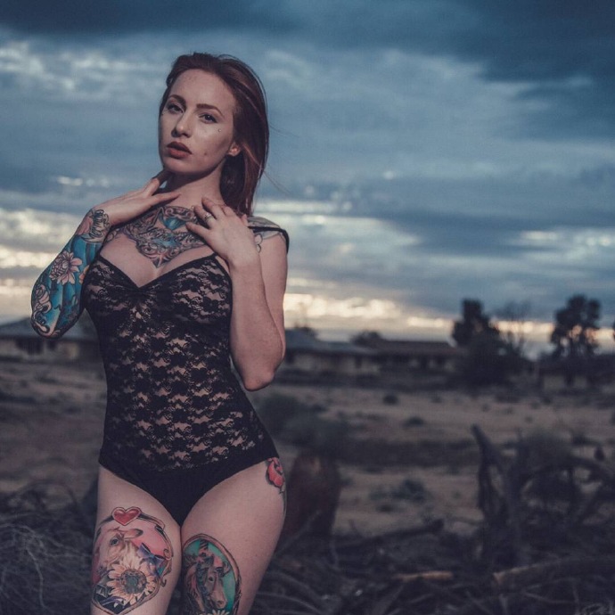 性感黑色连体衣欧美女性满身花朵纹身