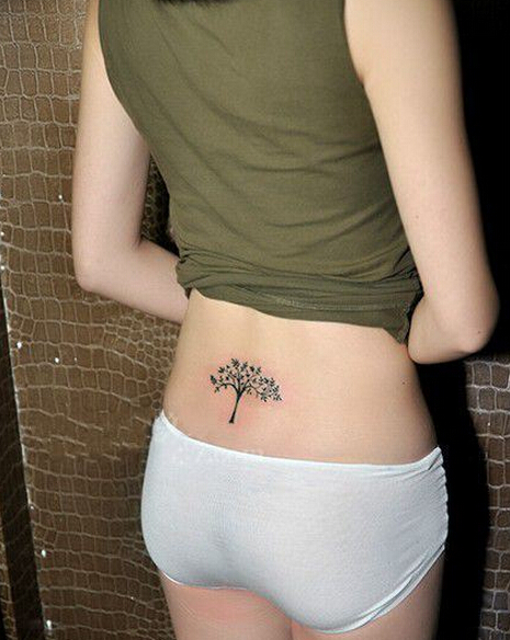 女生后腰菩提树纹身图案