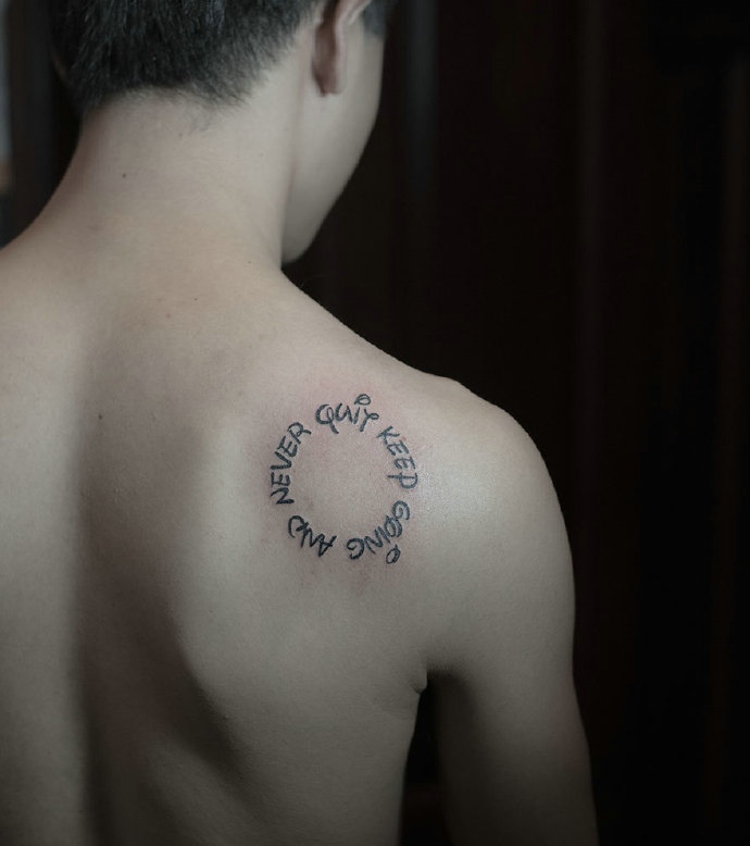 简简单单又时尚的英文单词纹身