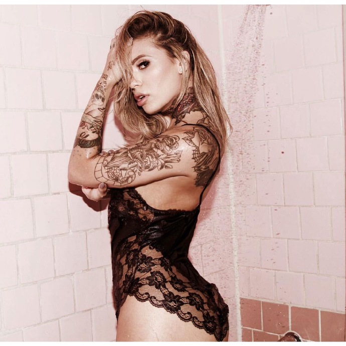 时尚欧美女性满身图腾纹身秒杀所有