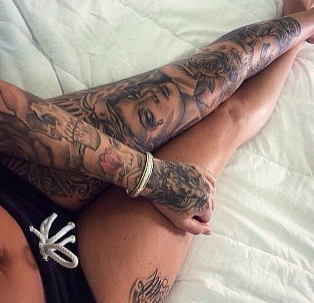 长腿女王必备时尚花臂图腾刺青