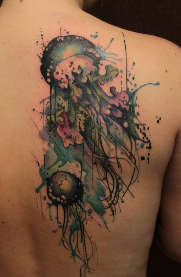 个性艳丽的五颜六色图腾纹身