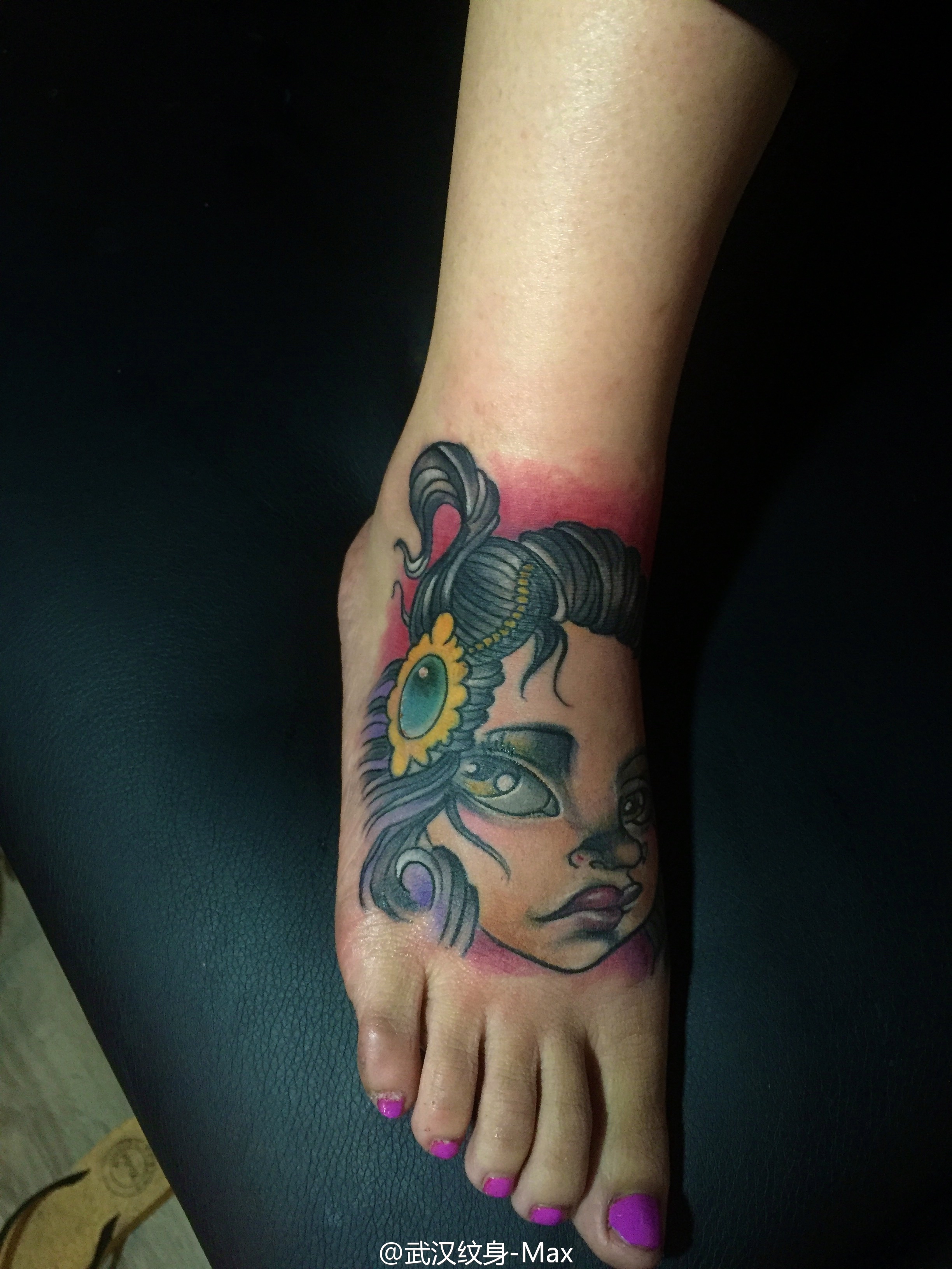 十分可爱的卡通女娃娃脚部纹身