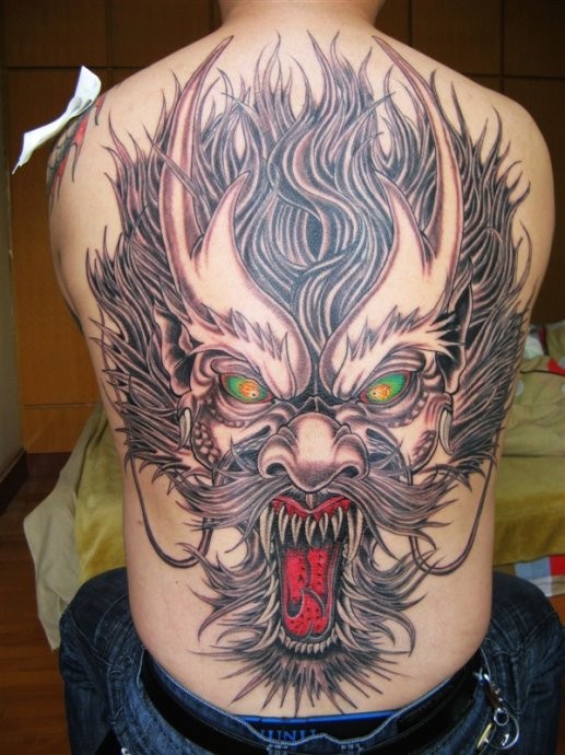 铺满整个背部的凶猛夜叉纹身
