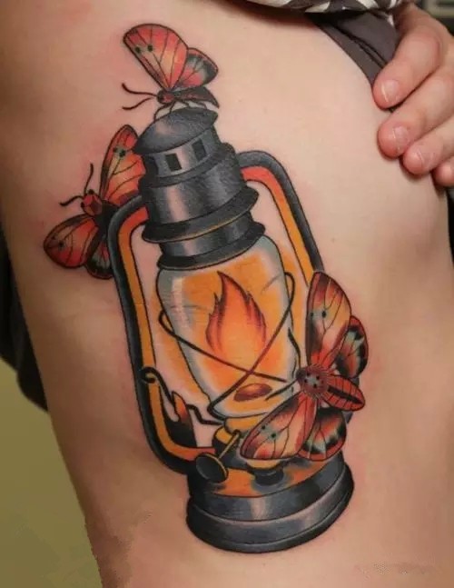 侧腰部的经典复古油灯纹身