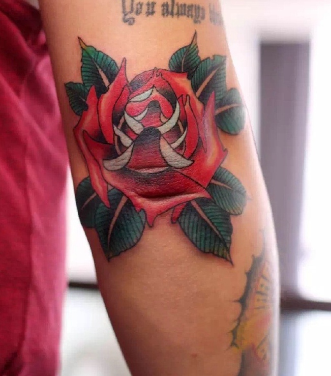 一组五颜六色的时尚图腾纹身