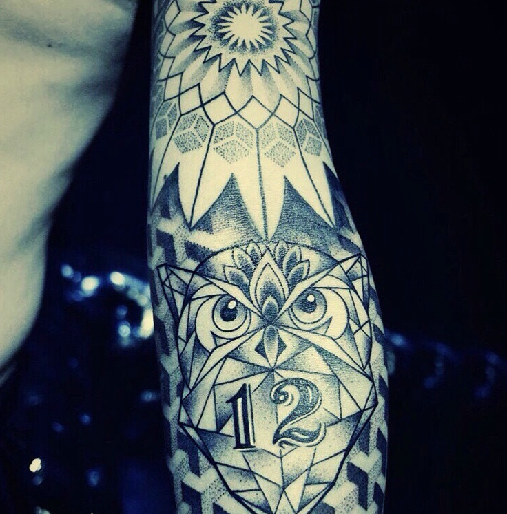 非常有个性的几何数字和猫头鹰一起的纹身