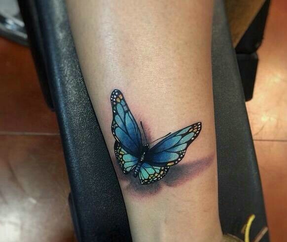 立体感十足的彩色蝴蝶纹身