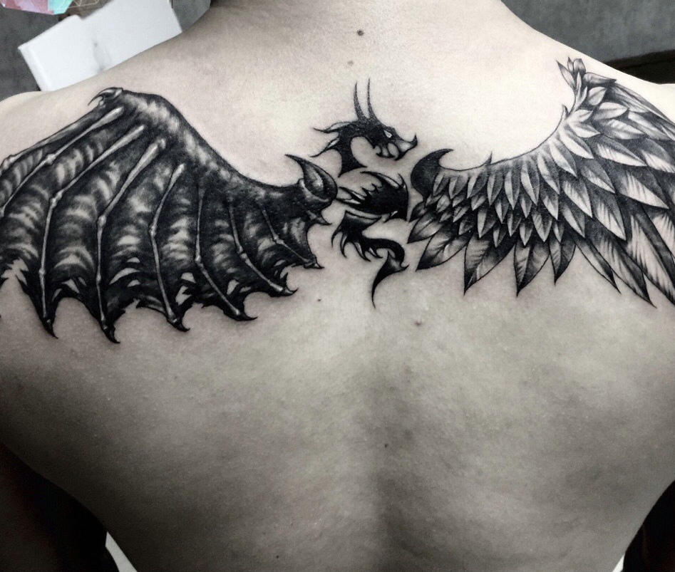 背部上的个性天使与恶魔的图腾刺青 - 纹身秀