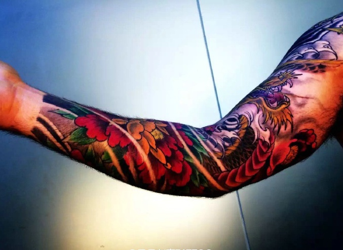 特酷特时尚的个性花臂图腾纹身