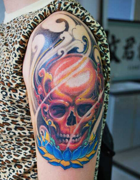 手臂骷髅莲花纹身图案