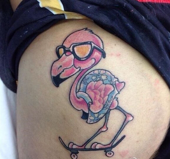 腿部滑板火烈鸟纹身图案