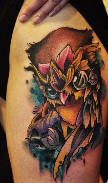 美女腿部时尚潮流的猫头鹰纹身图案