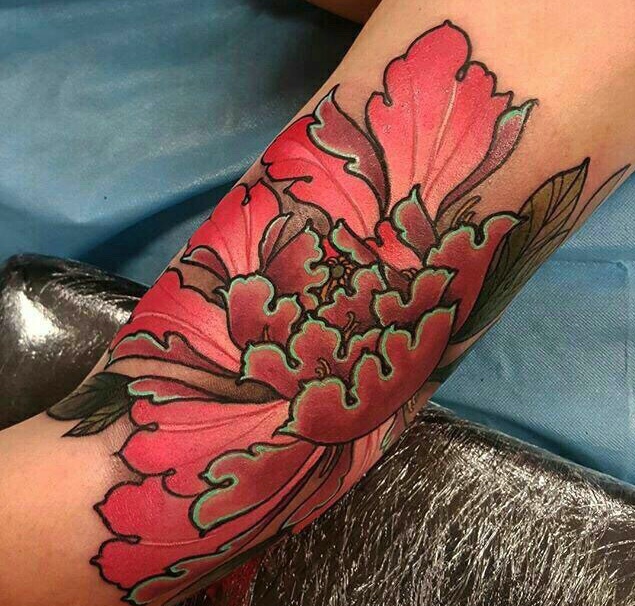 几款花枝招展的时尚花朵刺青