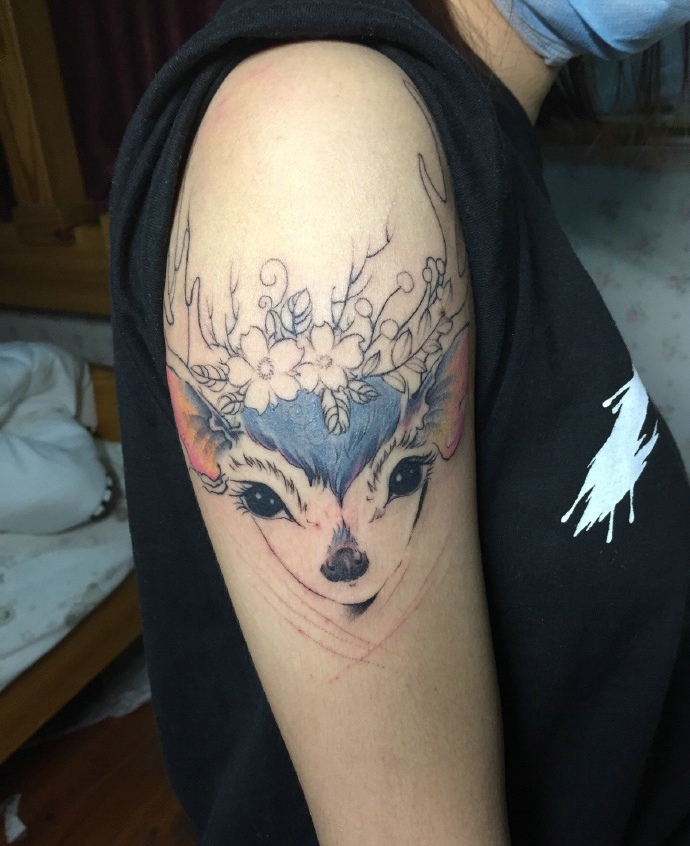 非常漂亮的手臂彩色羊头刺青