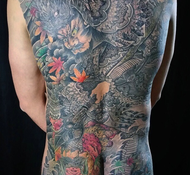 简直酷的无话可说的几款满背图腾刺青