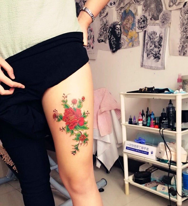 一款艳丽精美的漂亮牡丹花纹身