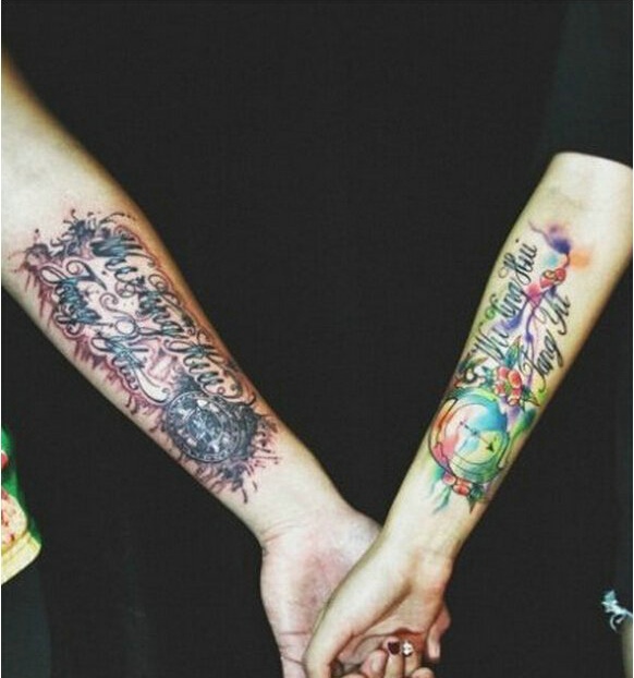 时尚的手部情侣指南针纹身
