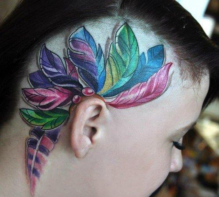 头部彩色纹身图案
