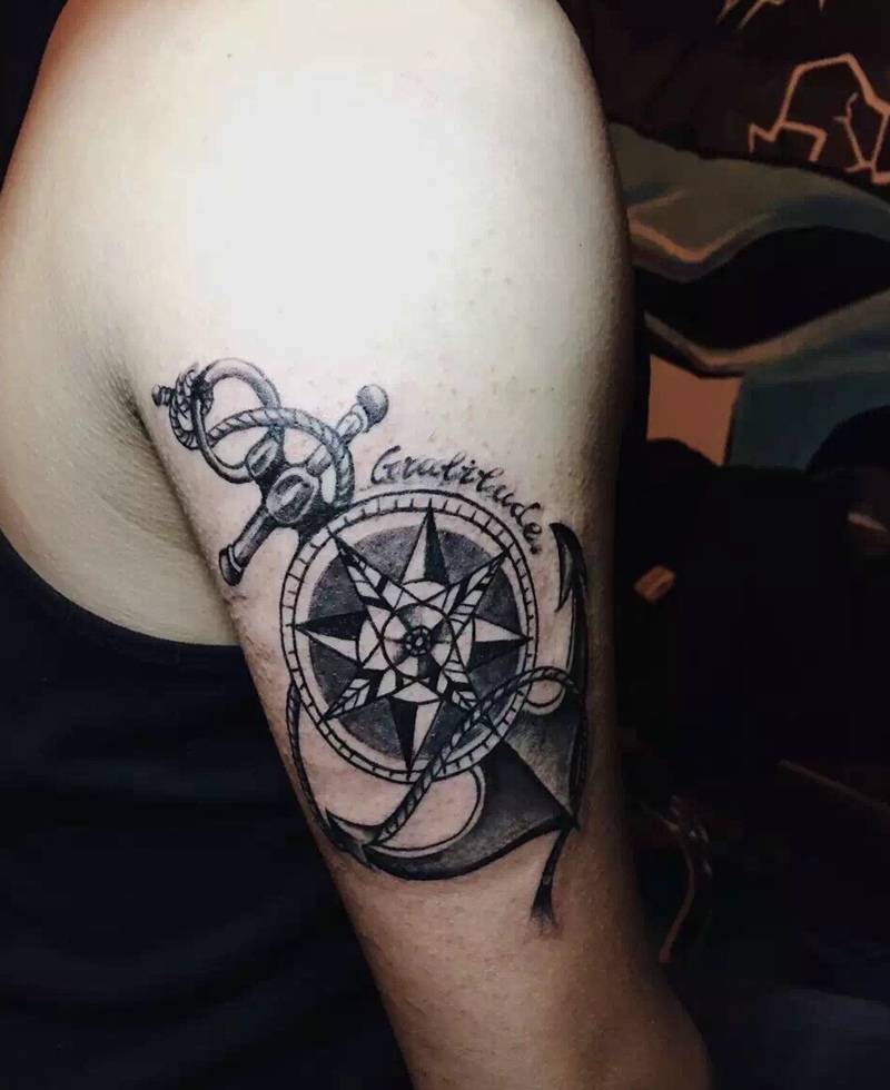 值得回头看的大臂经典图腾刺青