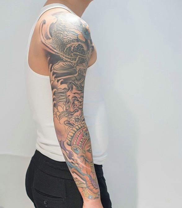 鲤鱼般若和象神结合的另类花臂刺青