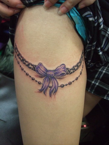 腿部好看的蝴蝶结和脚链纹身
