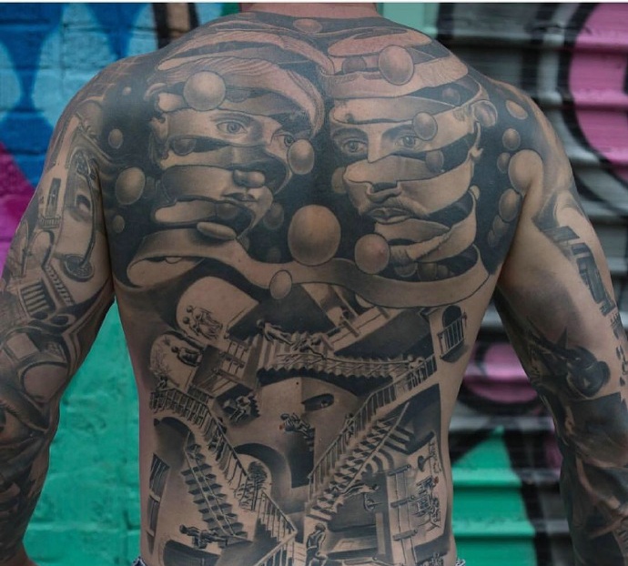 个性创意十足的满背图腾纹身