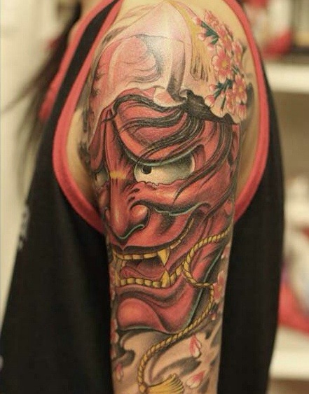 大臂彩色小般若纹身男人的最爱