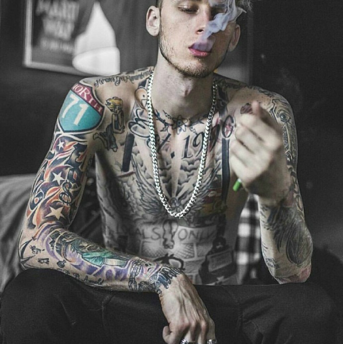 让人目瞪口呆的满身图腾纹身