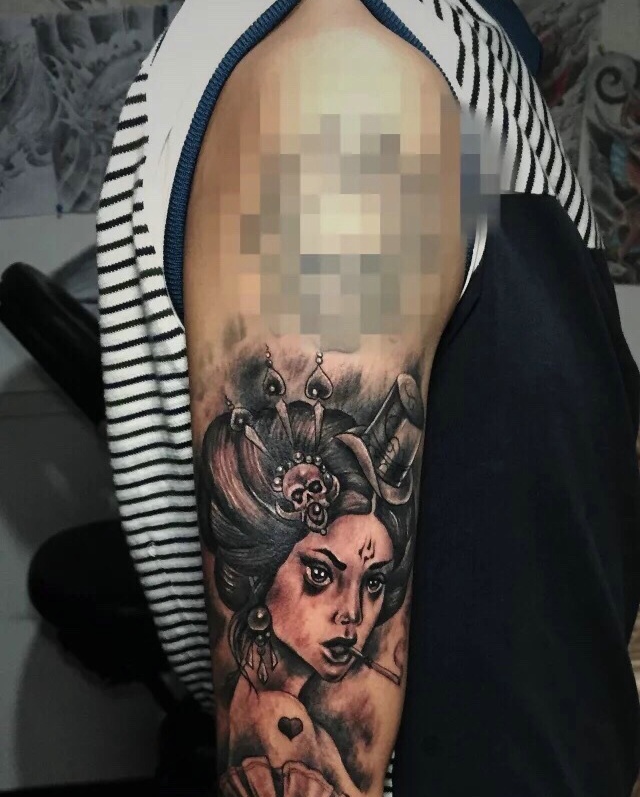 大臂花旦纹身让你心情大好