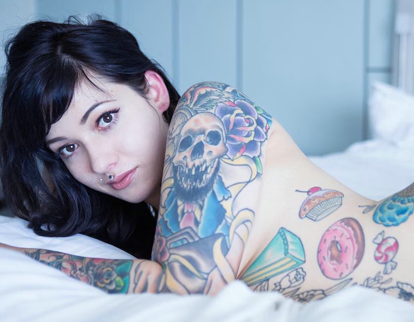 私房中满身花样纹身美女诱惑性感