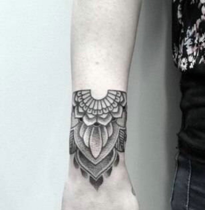 张扬个性却又清新低调的纹身