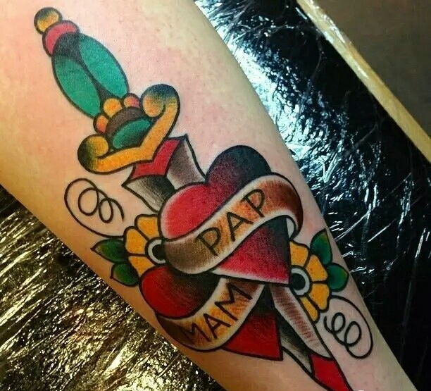 具有杀伤力的匕首纹身