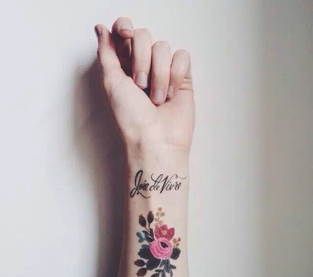 小女生简单手臂纹身图案