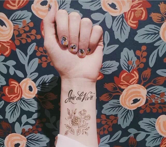 小女生简单手臂纹身图案