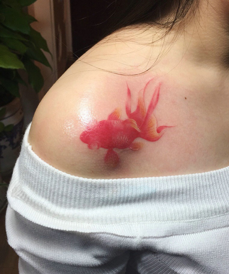 香肩小清新女生纹身图案