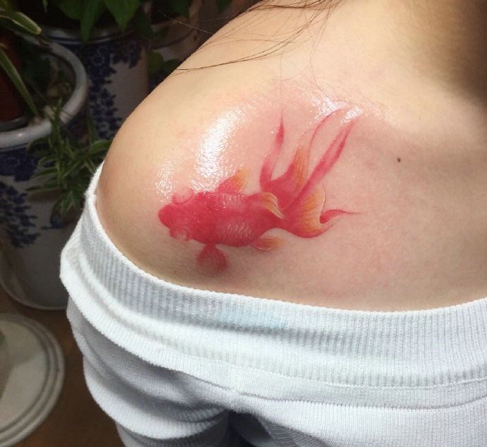 香肩小清新女生纹身图案