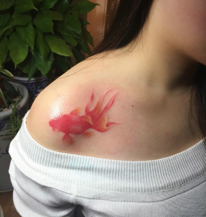 香肩小清新女生纹身图案