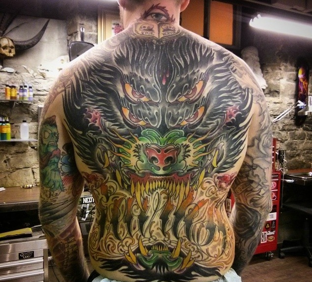 相当重口味的彩色满背图腾纹身图案