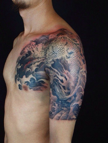 中年男士半甲麒麟纹身图案