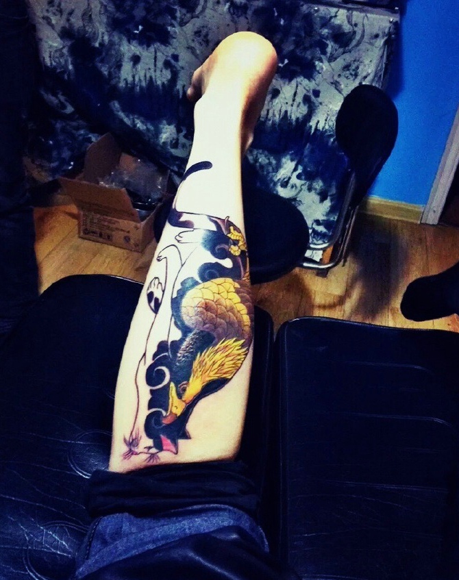 手臂小花猫纹身图片很抢眼