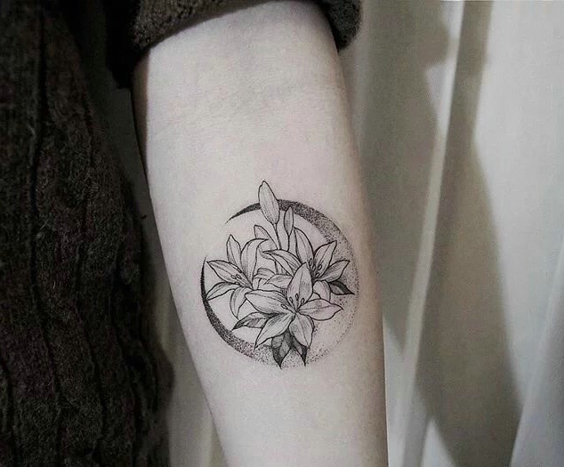 一组适合女生的唯美花朵纹身图案