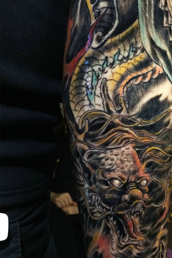 凶猛传统的彩色邪龙纹身图案