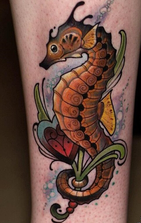 手臂可爱的彩色海马纹身图案