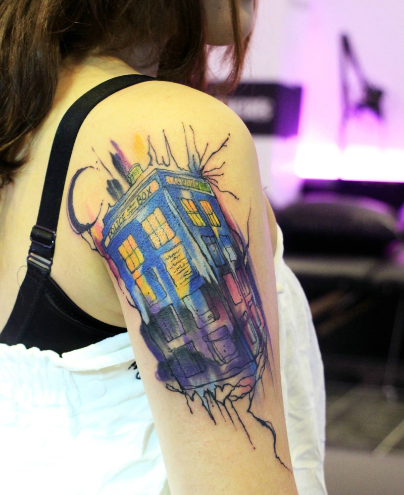 一组适合女性的彩色纹身图案