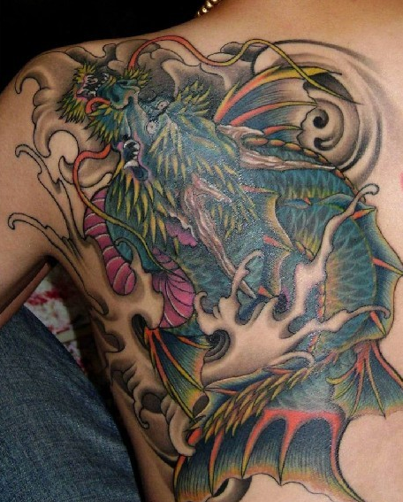 后背霸气的鳌鱼纹身图案